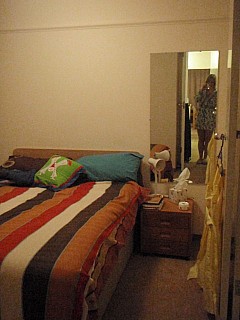 Bedroom

Original size:&nbsp;480 x 640; 87 kB
Filename: bedroom.jpg
