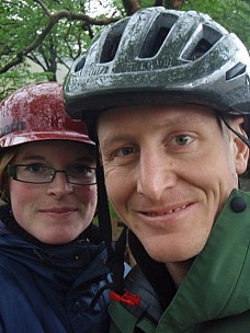 biking in the rain.jpeg: 453x604, 49k (2009 May 25 00:05)