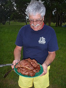2012-12-01 19.10.19 P1040394 Simon - Morison Bush - the perfect steak.jpeg: 3000x4000, 5697k (2013 Jan 13 11:25)