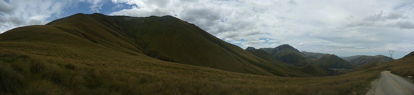 2014-12-30 14.53.00 Panorama Simon - Danseys Pass Road_stitch.jpg: 12079x2785, 4423k (2015 Jan 17 08:50)