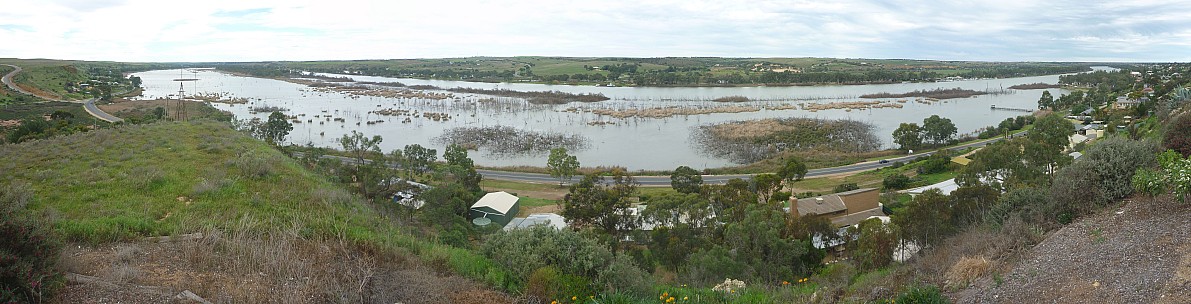 2014-07-07 13.22.00 Panorama Simon - Murray River from lookout_stitch.jpg: 11515x2940, 5021k (2014 Aug 09 09:03)