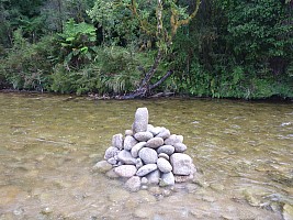 2011-01-29 10.08.50 P1020135 Simon Cairn in Gunner River.jpeg: 4000x3000, 6948k (2011 Jan 29 10:08)