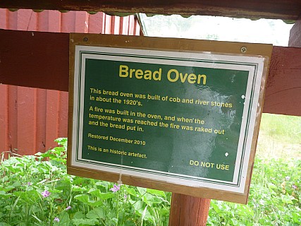 Quail Flat Bread Oven sign
Photographer;&nbsp;Simon
2013-11-18&nbsp;09.02.01;&nbsp;Metadata time: '2013 Nov 18 09:02'
Original size:&nbsp;4,000 x 3,000; 6,028 kB
Filename: 2013-11-18 09.02.01 P1050403 Simon - Quail Flat Bread Oven sign.jpeg