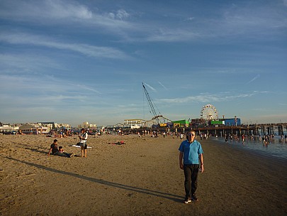 2014-01-18 16.34.05 P1000047 Simon - Jim in front of the Pier.jpeg: 4000x3000, 5887k (2014 Jan 19 12:34)