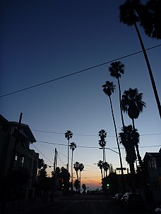 2014-01-20 17.24.27 P1000093 Simon - Bay Street, Santa Monica, to sea at dusk.jpeg: 3000x4000, 3427k (2014 Jan 21 13:24)