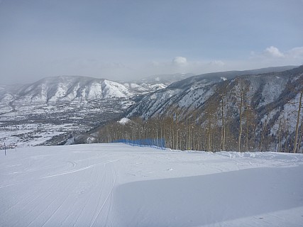 View of Aspen from Aspen Highlands
Photographer;&nbsp;Simon
2014-02-03&nbsp;09.45.48;&nbsp;Metadata time: '2014 Feb 03 09:45'
Original size:&nbsp;4,000 x 3,000; 4,903 kB
Filename: 2014-02-03 09.45.48 P1000331 Simon - View of Aspen from Aspen Highlands.jpeg