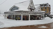 2015-02-15 08.43.50 Jim - Hakuba Bus Terminal - snowing.jpeg: 5312x2988, 5401k (2015 Jun 13 12:52)