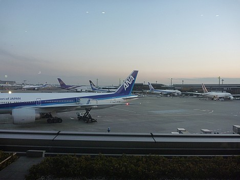 View of planes on Narita apron
Photographer;&nbsp;Simon
2015-02-20&nbsp;17.25.54;&nbsp;Metadata time: '2015 Feb 20 17:25'
Original size:&nbsp;4,000 x 3,000; 3,875 kB
Filename: 2015-02-20 17.25.54 P1010798 Simon - view of planes on Narita apron.jpeg