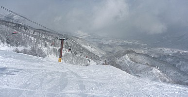 Hikage lift
Photographer;&nbsp;Simon
2015-02-10&nbsp;12.24.00;&nbsp;Metadata time: '2015 Feb 10 12:24'
Original size:&nbsp;5,690 x 2,943; 1,454 kB;&nbsp;stitch
Filename: 2015-02-10 12.24.00 Panorama Simon - Hikage lift_stitch.jpg