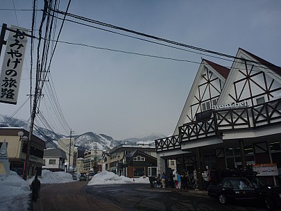 2015-02-12 08.49.33 P1010464 Simon - Hakuba Information Centre.jpeg: 4000x3000, 4993k (2015 Feb 12 12:49)