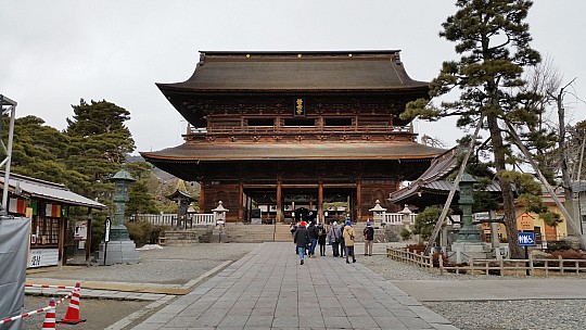 2015-02-13 15.03.44 Jim - Zenkoji Temple - Sanmon gate.jpeg: 5312x2988, 5044k (2015 Jun 07 16:27)