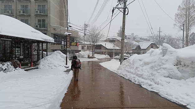 Narrow Hakuba streets - snowing
Photographer;&nbsp;Jim
2015-02-13&nbsp;07.41.29;&nbsp;Metadata time: '2015 Feb 13 07:41'
Original size:&nbsp;5,312 x 2,988; 5,102 kB
Filename: 2015-02-13 07.41.29 Jim - Narrow Hakuba streets - snowing.jpeg