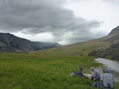 2016-01-07 11.15.47 P1000358 Simon - rest stop on the Ahuriri.jpeg: 4608x3456, 5735k (2016 Jan 07 11:15)