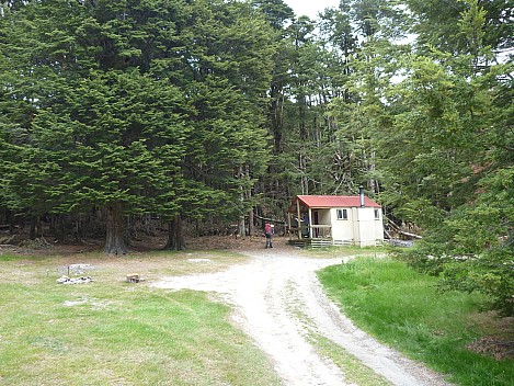 2016-01-07 12.59.56 P1040115 Philip - Simon arriving at Ahuriri Base Hut.jpeg: 4320x3240, 5443k (2016 Jan 07 12:59)