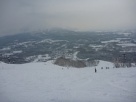 Skiing Hirafu