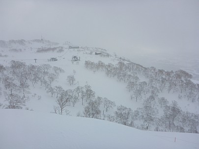 2016-02-25 09.49.07 P1000446 Simon - view of upper Niseko field.jpeg: 4608x3456, 5614k (2016 Feb 25 09:49)