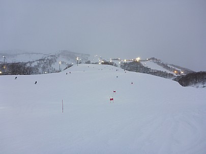 2016-02-25 17.10.38 P1000480 Simon - Alpen course night skiing.jpeg: 4608x3456, 5172k (2016 Feb 25 17:10)