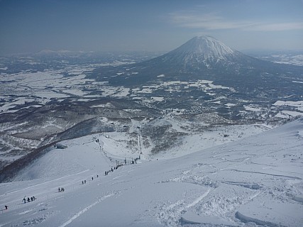 View looking down King lifts
Photographer;&nbsp;Adrian
2016-02-28&nbsp;10.45.14;&nbsp;Metadata time: '2016 Feb 28 10:45'
Original size:&nbsp;4,000 x 3,000; 5,234 kB
Filename: 2016-02-28 10.45.14 P1020289 Adrian - view looking down King lifts.jpeg