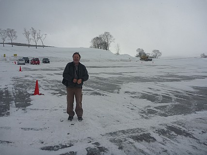 Simon in Welcome Center carpark
Photographer;&nbsp;Adrian
2016-02-29&nbsp;08.41.17;&nbsp;Metadata time: '2016 Feb 29 08:41'
Original size:&nbsp;4,000 x 3,000; 4,652 kB
Filename: 2016-02-29 08.41.17 P1020304 Adrian - Simon in Welcome Center carpark.jpeg