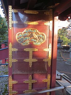 2017-01-11 15.31.59 IMG_8266 Anne - Toshugo Shrine door.jpeg: 3456x4608, 6045k (2017 Jan 26 18:34)
