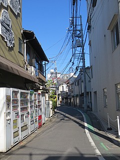 Yanaka alleyway
Photographer;&nbsp;Anne
2017-01-12&nbsp;11.15.06;&nbsp;Metadata time: '2017 Jan 12 11:15'
Original size:&nbsp;3,456 x 4,608; 5,930 kB
Filename: 2017-01-12 11.15.06 IMG_8334 Anne - Yanaka alleyway.jpeg