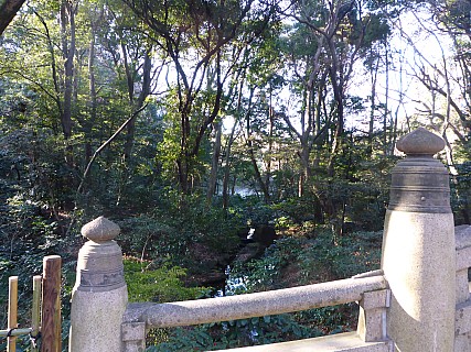 Shrine garden
Photographer;&nbsp;Simon
2017-01-12&nbsp;14.46.18;&nbsp;Metadata time: '2017 Jan 12 14:46'
Original size:&nbsp;4,608 x 3,456; 6,177 kB
Filename: 2017-01-12 14.46.18 P1010204 Simon - Shrine garden.jpeg