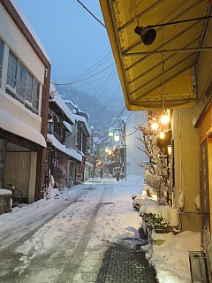 14 Jigokudani  16 56  42 IMG  8614 Anne - Shuba village lane
2017-01-15;&nbsp;Metadata time: '2017 Jan 15 16:56'
Original size:&nbsp;3,456 x 4,608; 5,649 kB
Filename: 2017-01-15 14 Jigokudani 16.56.42 IMG_8614 Anne - Shuba village lane.jpeg