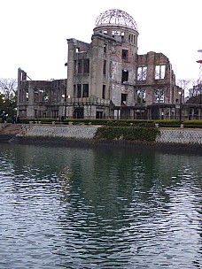 2017-01-20 16.53.08 P1010533 Simon - Atomic bomb dome across Motoyasu River.jpeg: 3456x4608, 5687k (2017 Aug 04 23:09)