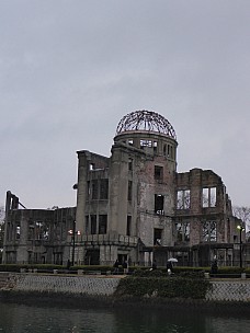 2017-01-20 16.53.42 P1010535 Simon - Atomic bomb dome across Motoyasu River.jpeg: 3456x4608, 4665k (2017 Aug 04 23:10)