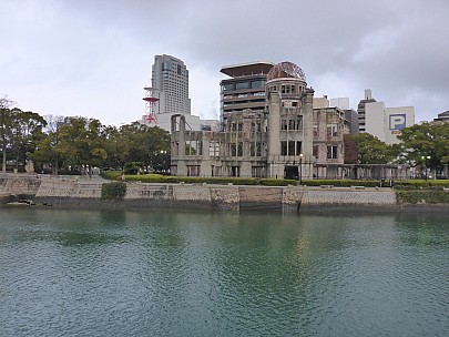 2017-01-20 16.57.56 P1010538 Simon - Atomic bomb dome across Motoyasu River.jpeg: 4608x3456, 6145k (2017 Jan 29 10:22)