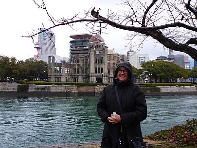 2017-01-20 17.00.45 P1010541 Simon - Anne and Atomic bomb dome across Motoyasu River.jpeg: 4608x3456, 6239k (2017 Jan 29 10:22)