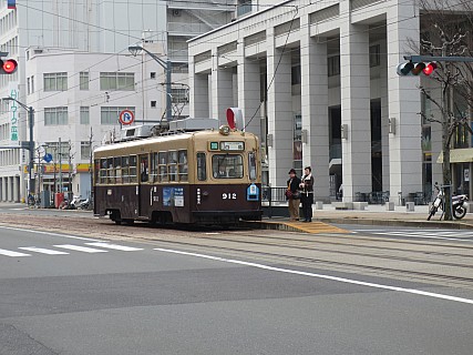 Tram On Street
Photographer;&nbsp;Anne
2017-01-22&nbsp;11.56.37;&nbsp;Metadata time: '2017 Jan 22 11:56'
Original size:&nbsp;4,608 x 3,456; 5,920 kB
Filename: 2017-01-22 11.56.37 IMG_9242 Anne - tram on street.jpeg