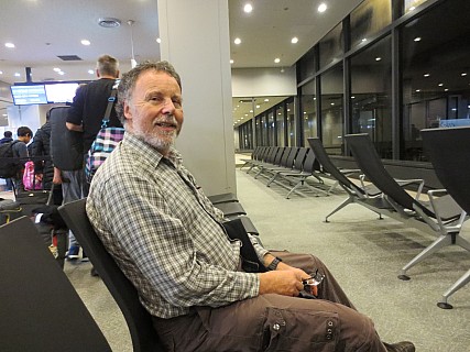 Simon at Narita
Photographer;&nbsp;Anne
2017-01-23&nbsp;18.06.29;&nbsp;Metadata time: '2017 Jan 23 18:06'
Original size:&nbsp;4,608 x 3,456; 5,884 kB
Filename: 2017-01-23 18.06.29 IMG_9324 Anne - Simon at Narita.jpeg