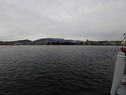 Lac Léman from Genève-Pâquis
Photographer;&nbsp;Simon
2018-01-19&nbsp;16.21.49;&nbsp;Metadata time: '2018 Jan 19 16:21'
Original size:&nbsp;4,043 x 3,032; 2,769 kB;&nbsp;cr
Filename: 2018-01-19 16.21.49 LG6 Simon -  Lac Léman from Genève-Pâquis_cr.jpg