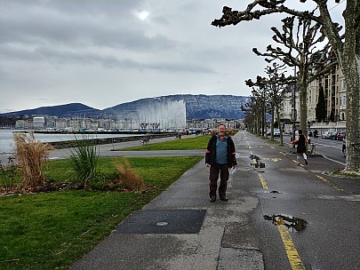 Simon on Quai Wilson
Photo: Simon
2018-01-20 10.53.19; '2018 Jan 20 10:53'
Original size: 4,160 x 3,120; 6,394 kB
2018-01-20 10.53.19_HDR LG6 Simon - Simon on Quai Wilson.jpeg