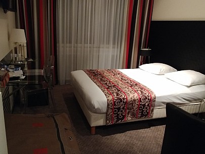 My Room
Photographer;&nbsp;Simon
2018-01-20&nbsp;22.47.13;&nbsp;Metadata time: '2018 Jan 20 22:47'
Original size:&nbsp;4,160 x 3,120; 2,789 kB
Filename: 2018-01-20 22.47.13 LG6 Simon - my room.jpeg