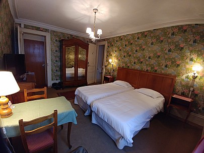 Hotel Richemond room
Photographer;&nbsp;Simon
2018-01-21&nbsp;13.28.24;&nbsp;Metadata time: '2018 Jan 21 13:28'
Original size:&nbsp;4,160 x 3,120; 4,327 kB
Filename: 2018-01-21 13.28.24 LG6 Simon - Hotel Richemond room.jpeg