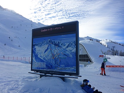 Trail Map Sign
Photographer;&nbsp;Simon
2018-01-23&nbsp;11.52.03;&nbsp;Metadata time: '2018 Jan 23 11:52'
Original size:&nbsp;4,608 x 3,456; 6,257 kB
Filename: 2018-01-23 11.52.03 P1010808 Simon - trail map sign.jpeg