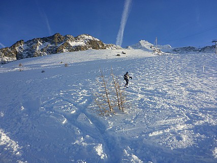 Jim looking up Pylônes
Photographer;&nbsp;Simon
2018-01-23&nbsp;16.22.44;&nbsp;Metadata time: '2018 Jan 23 16:22'
Original size:&nbsp;4,608 x 3,456; 5,873 kB
Filename: 2018-01-23 16.22.44 P1010861 Simon - Jim looking up Pylônes.jpeg