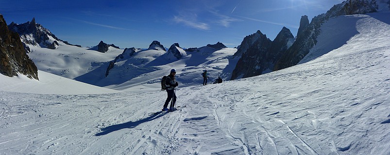 Jim on Vallée Blanche névé
Photographer;&nbsp;Simon
2018-01-24&nbsp;12.17.33;&nbsp;Metadata time: '2018 Jan 24 12:17'
Original size:&nbsp;8,024 x 3,199; 24,422 kB;&nbsp;stitch
Filename: 2018-01-24 12.17.33 Panorama Simon - Jim on Vallée Blanche névé_stitch.jpg