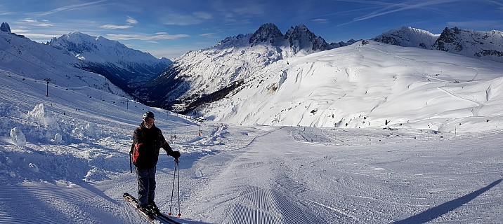 Simon by Arve
Photographer;&nbsp;Jim
2018-01-25&nbsp;10.35.05;&nbsp;Metadata time: '2018 Jan 25 10:35'
Original size:&nbsp;6,516 x 2,911; 17,318 kB;&nbsp;stitch
Filename: 2018-01-25 10.35.05 Jim - Simon by Arve_stitch.jpg