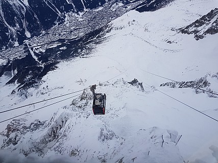 L'Aiguille du Midi gondola  2
Photographer;&nbsp;Jim
2018-01-25&nbsp;16.29.06;&nbsp;Metadata time: '2018 Jan 25 16:29'
Original size:&nbsp;4,032 x 3,024; 4,414 kB
Filename: 2018-01-25 16.29.06 Jim - l'Aiguille du Midi gondola 2.jpeg