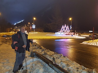 Simon and Chamonix sign
Photo: Jim
2018-01-26 18.20.27; '2018 Jan 26 18:20'
Original size: 4,032 x 3,024; 4,395 kB
2018-01-26 18.20.27 Jim - Simon and Chamonix sign.jpeg