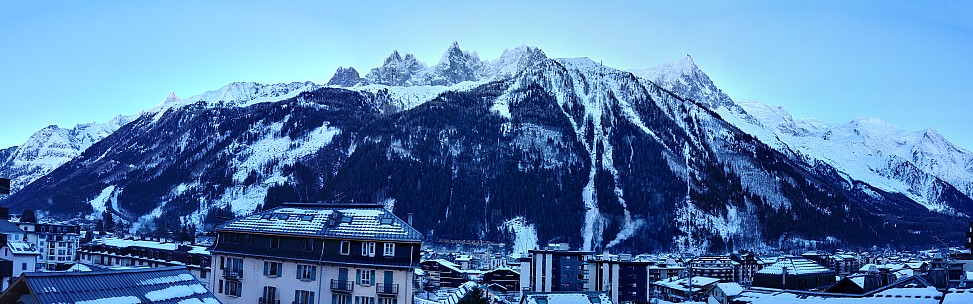 View from Hotel Richemond
Photo: Simon
2018-01-28 09.21.55; '2018 Jan 28 09:21'
Original size: 10,386 x 3,246; 36,500 kB; stitch
2018-01-28 09.21.55_HDR LG6 Simon - view from Hotel Richemond_stitch.jpg