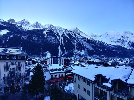 2018-01-28 09.21.10_HDR LG6 Simon - view from Hotel Richemond.jpeg: 4160x3120, 4212k (2018 Jan 29 07:25)