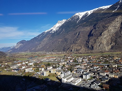 2018-01-28 12.29.16 Jim - Martigny from train.jpeg: 4032x3024, 5297k (2018 Mar 10 17:31)