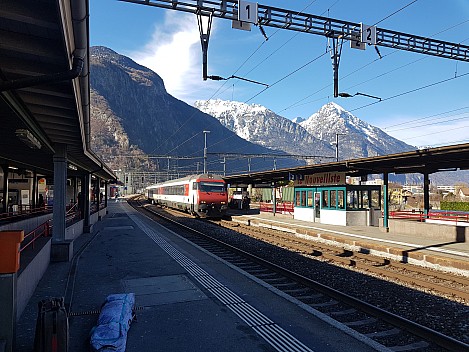 2018-01-28 12.41.17 Jim - Martigny Station.jpeg: 4032x3024, 4820k (2018 Mar 10 17:31)