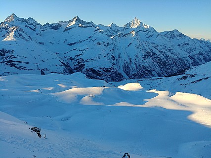 2018-01-29 16.59.29 LG6 Simon - view from Gornergrat down to Zermatt.jpeg: 4160x3120, 5860k (2018 Jan 30 09:10)