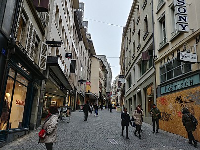 Rue de Bourg
Photographer;&nbsp;Simon
2018-01-29&nbsp;10.48.20;&nbsp;Metadata time: '2018 Jan 29 10:48'
Original size:&nbsp;4,160 x 3,120; 5,594 kB
Filename: 2018-01-29 10.48.20_HDR LG6 Simon - Rue de Bourg.jpeg