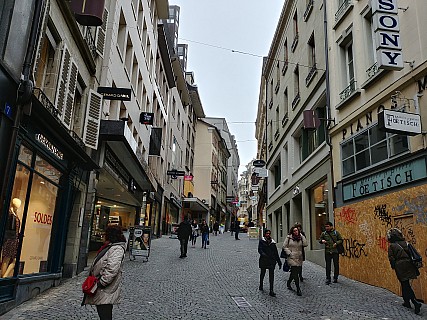 Rue de Bourg
Photographer;&nbsp;Simon
2018-01-29&nbsp;10.48.20;&nbsp;Metadata time: '2018 Jan 29 10:48'
Original size:&nbsp;4,160 x 3,120; 5,594 kB
Filename: 2018-01-29 10.48.20_HDR LG6 Simon - Rue de Bourg.jpeg